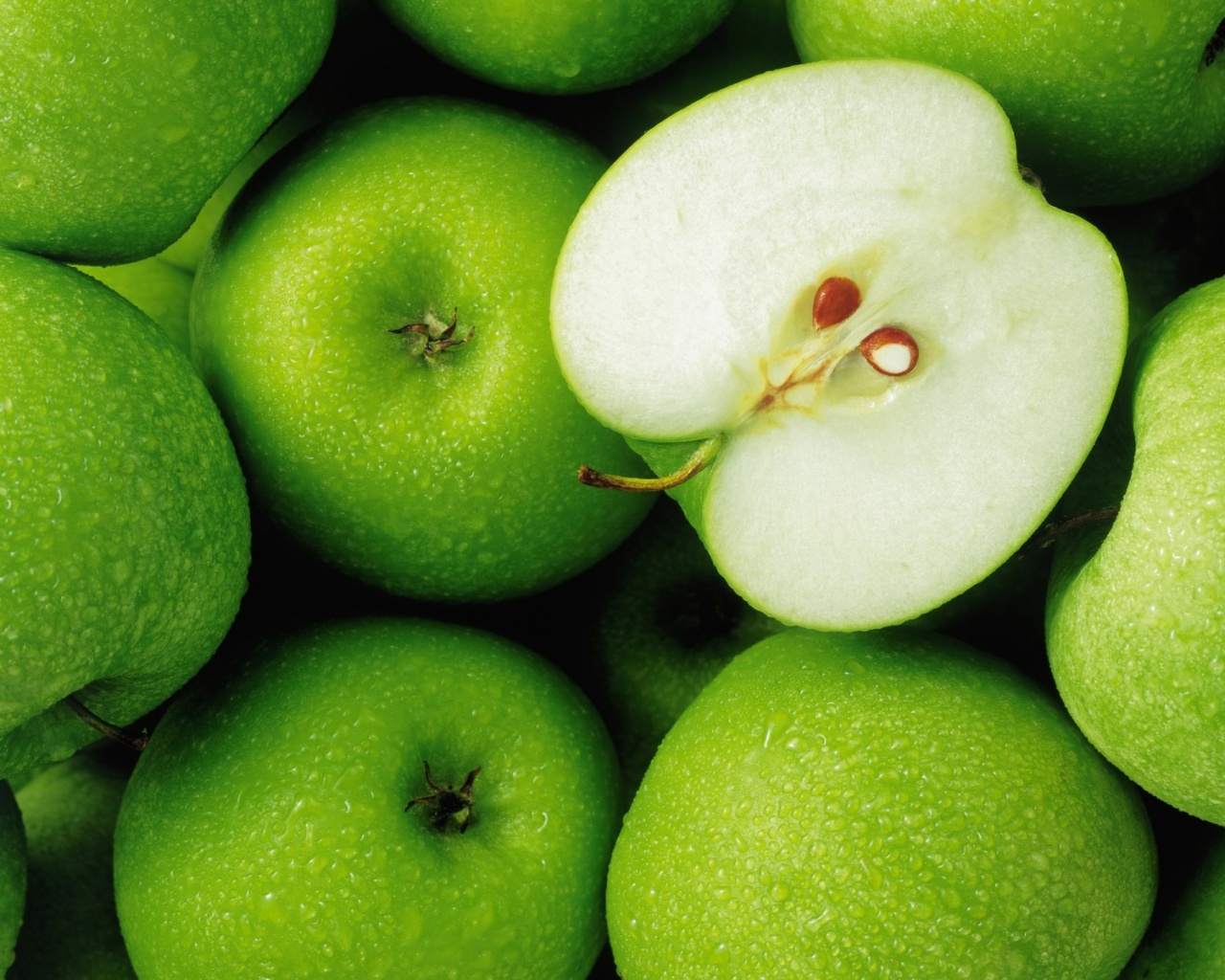 Вкусные свежие яблоки обои
