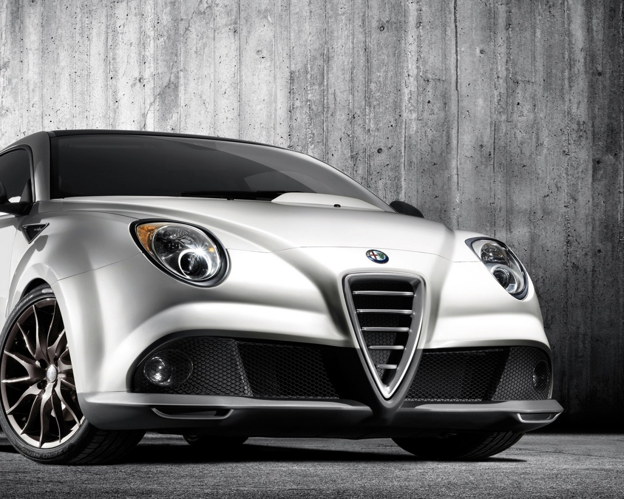 Alfa-Romeo вид спереди обои