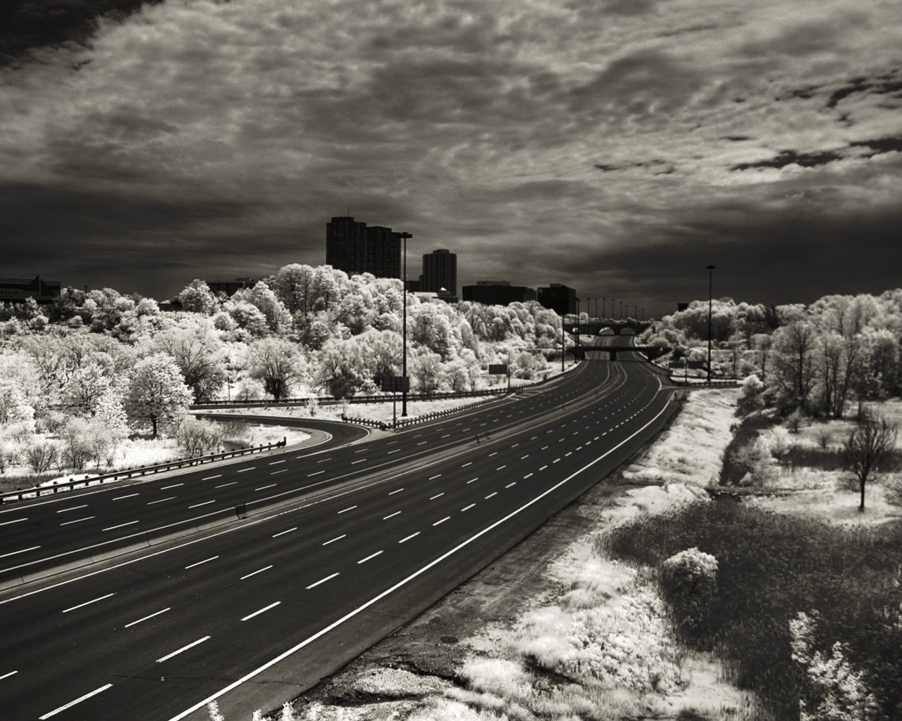 Черно-белое шоссе обои
