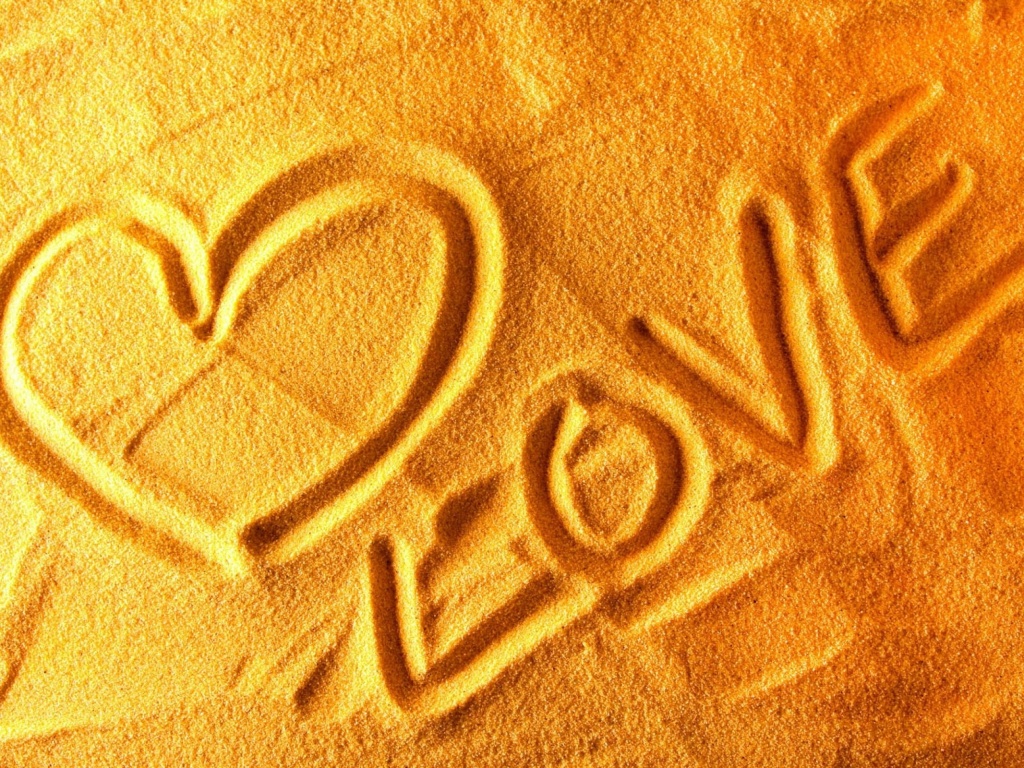 Любовь на песке обои