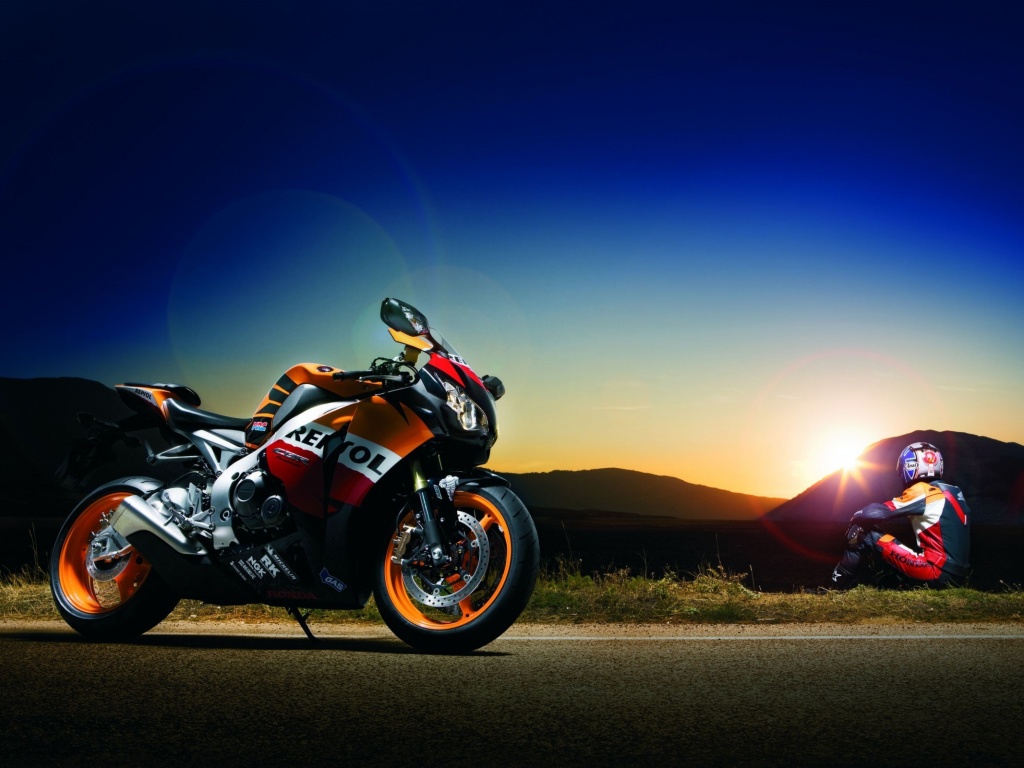 Мотоциклист и мотоцикл обои