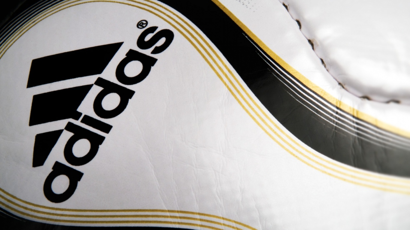 Мяч с логотипом Adidas обои