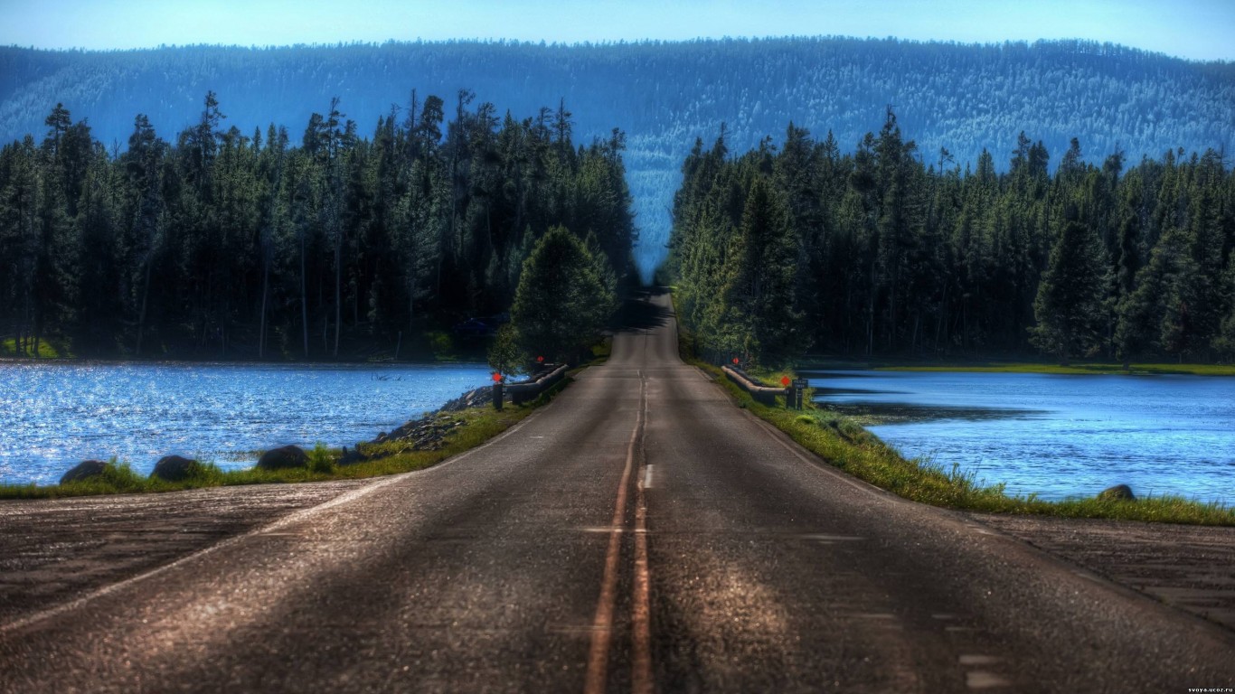 Дорога через озеро обои