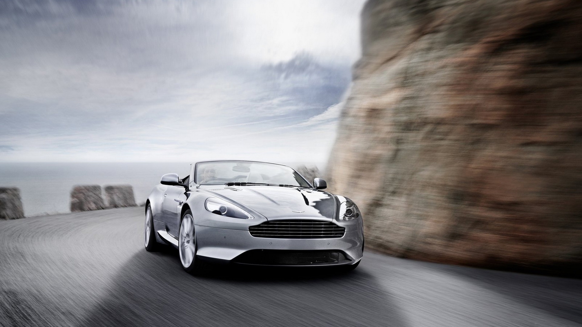 Aston Martin на повороте обои