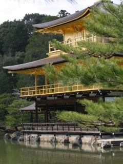 Пагода на берегу озера обои