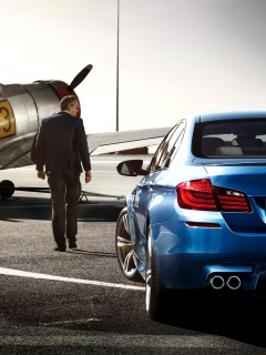 BMW F10 M5 на аэродроме обои