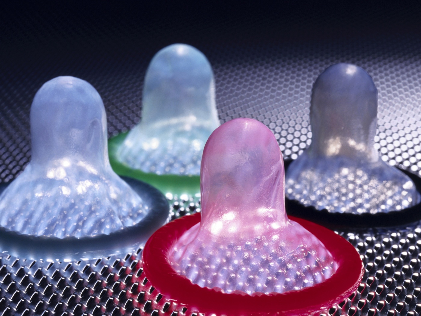 Разноцветные презервативы обои