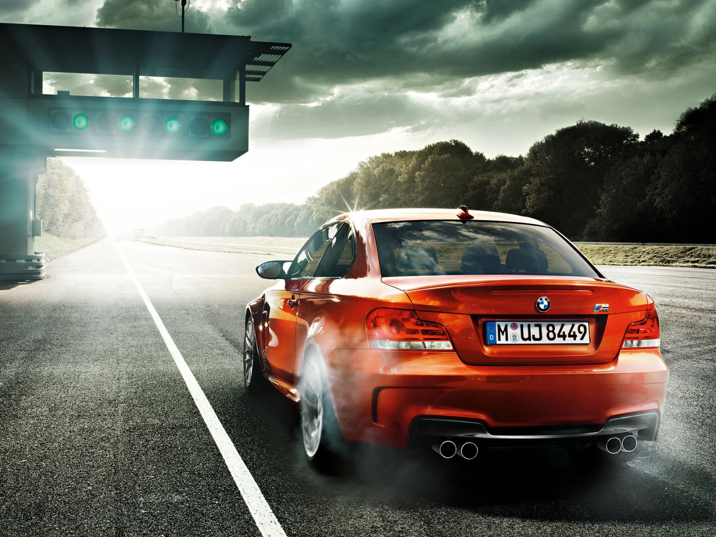 Оранжевый BMW серии M обои