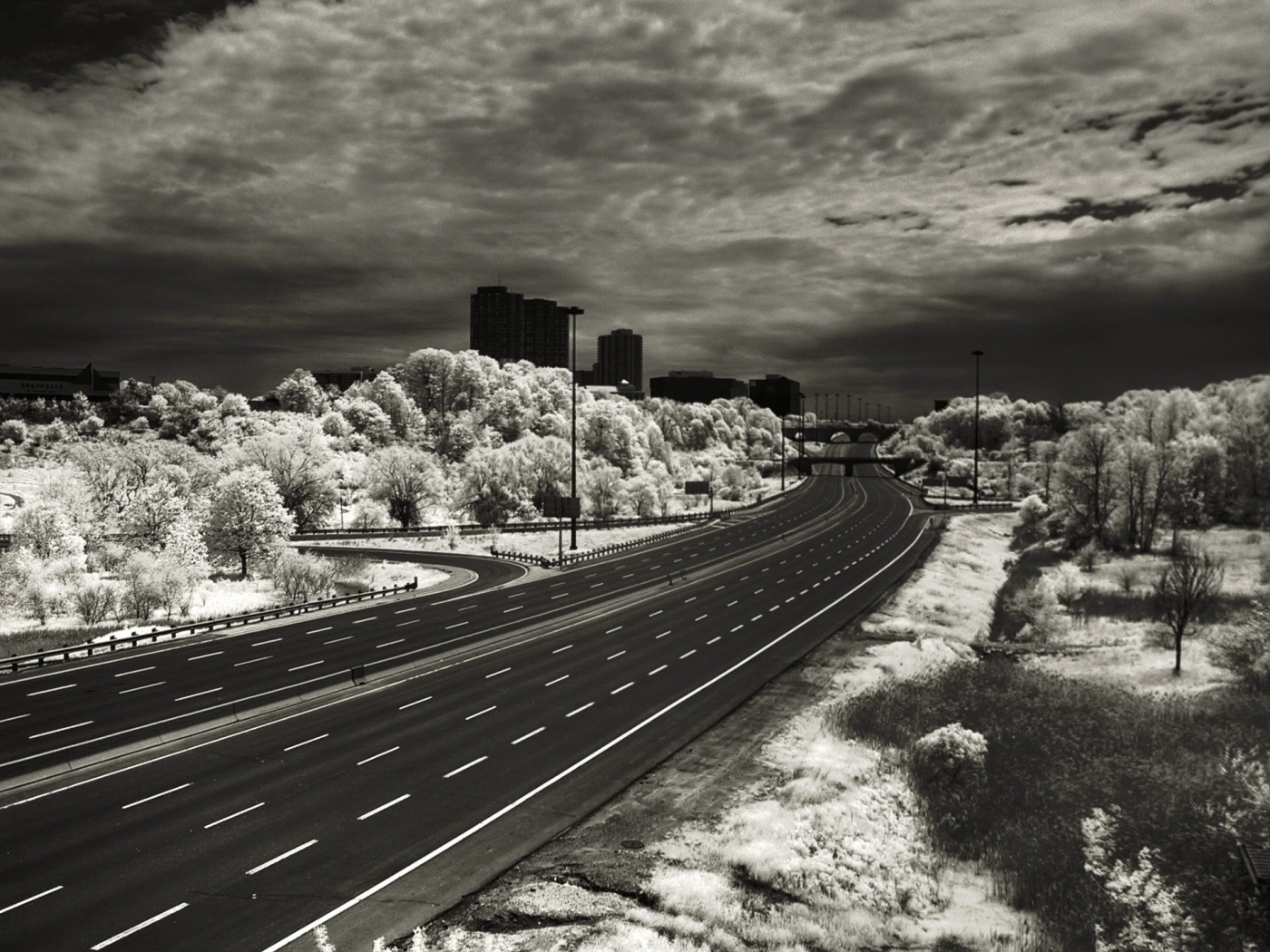 Черно-белое шоссе обои