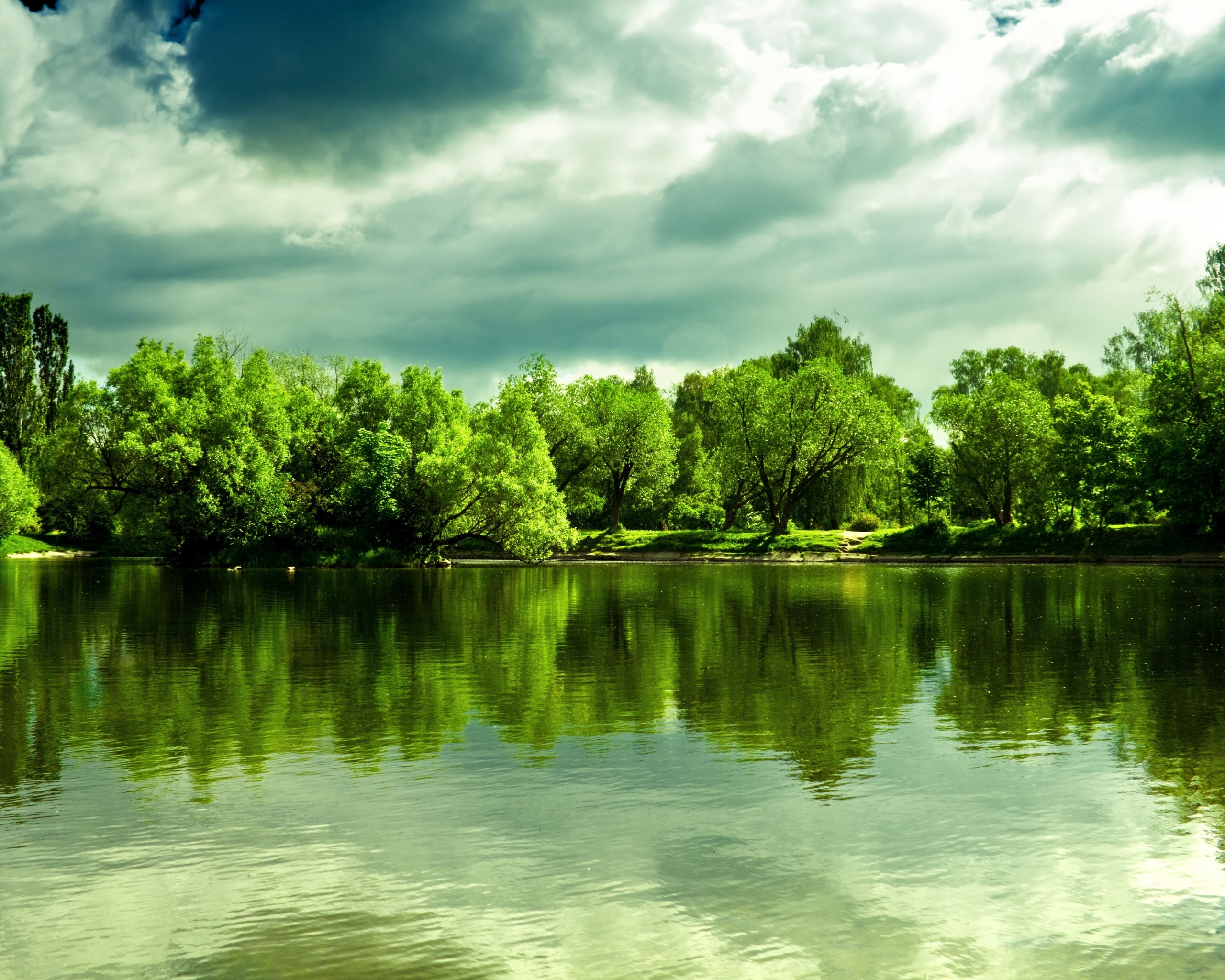 природа озеро отражение деревья небо загрузить